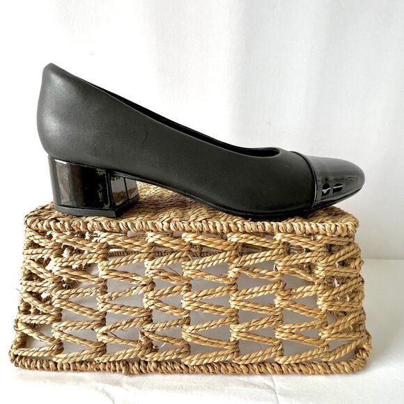 Clarks Collection 'Marilyn Sara' Black Leather Block Heels, Cap Toe, Size 9 EC! - Picture 3 of 13